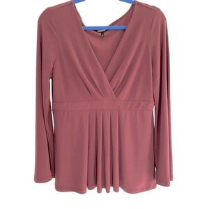 Daisy Fuentes burgundy top long sleeves V-neck beautiful pleating detail Lg
C